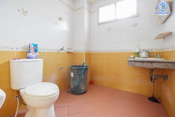 *****บ้านแฝดมือสองย่านนนทบุรี ม.สวัสดี ซอยสามัคคีร่วมใจ เนื้อที่กว้างขวางมากถึง 35 ตร.ว.  ฟังก์ชัน 3 ห้องนอน 2 ห้องน้ำ ที่จอดรถ 1 คัน บนทำเลแห่งการเดินทาง ใกล้รถไฟฟ้าสายสีม่วง "สถานีตลาดบางใหญ่" และทางด่วน "ศรีรัช"